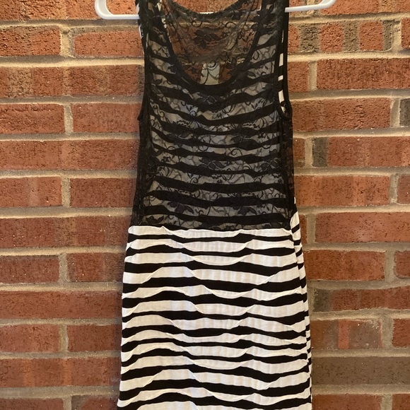 Never worn Arden B dress! Black and white, top half of the back is sheer/lace. - Picture 5 of 6